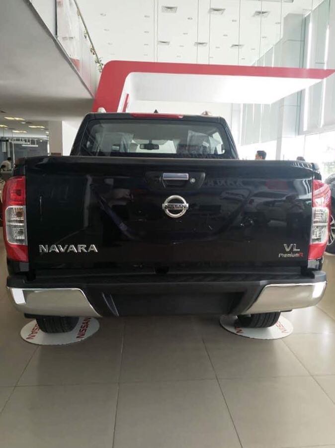 Nissan Navara VL Premium R 2018 - Bán xe Nissan Navara VL Premium R đời 2018, màu đen, xe nhập, giá 800tr