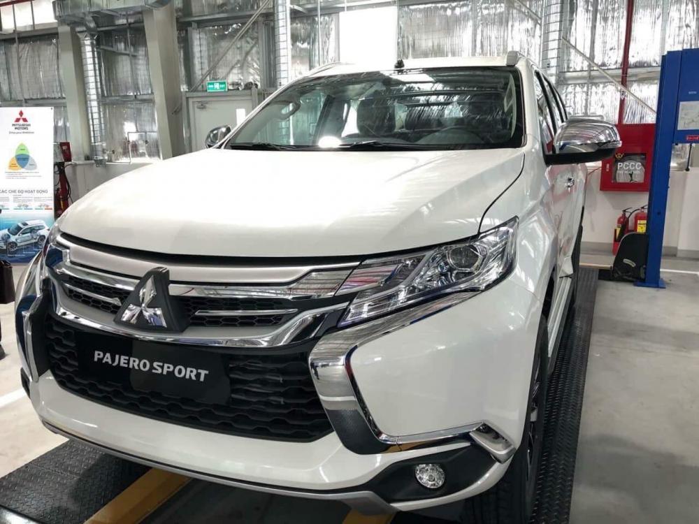 Mitsubishi Pajero Sport 4x2 D.AT 2018 - [TP. Hồ Chí Minh] bán Mitsubishi Pajero Sport Diesel 4x2 AT 2018, giá tốt, hỗ trợ cho vay 80% xe