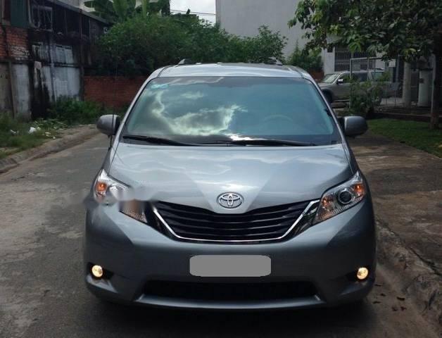 Toyota Sienna   2011 - Bán Toyota Sienna năm sản xuất 2011, màu bạc, xe nhập