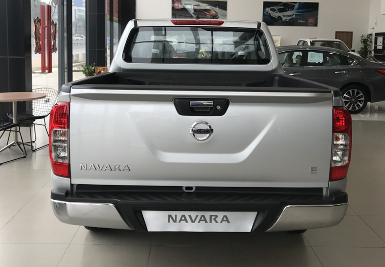 Nissan Navara E 2018 - Bán Nissan Navara E đời 2018, màu bạc, nhập khẩu