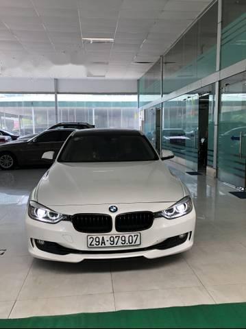 BMW 3 Series 320i 2013 - Cần bán lại xe BMW 320i sản xuất năm 2013, màu trắng, nhập khẩu nguyên chiếc, 888tr