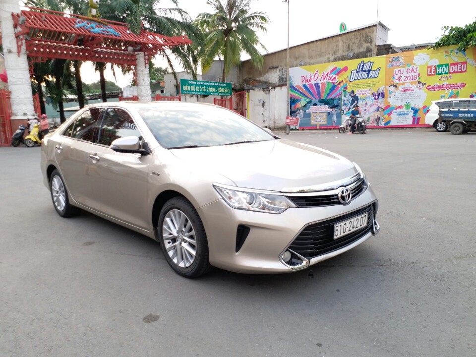 Toyota Camry 2.0AT 2017 - Bán Toyota Camry 2.0AT sản xuất năm 2017, xe nhập