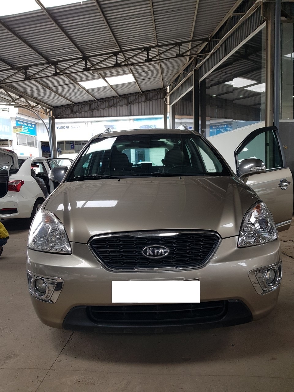 Kia Carens S 2.0MT 2015 - Bán xe Kia Carens S 2.0MT, số sàn, bản đủ, đời 2015, biển SG, xe còn rất đẹp