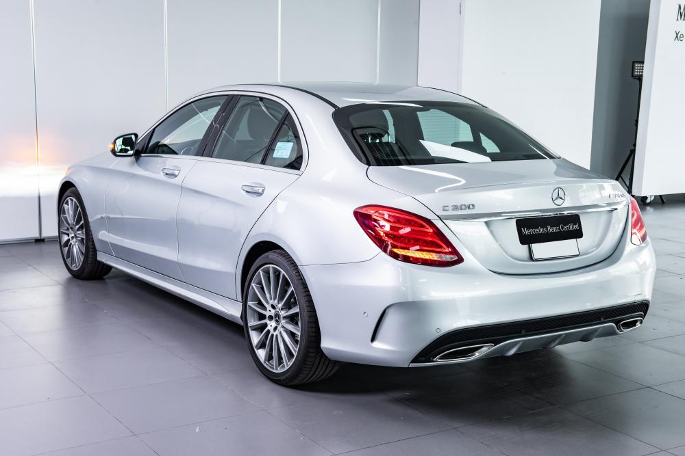 Mercedes-Benz C class 2017 - Bán Mercedes-Benz C300 AMG 2019, 19 km, chính hãng, KM tết 2020