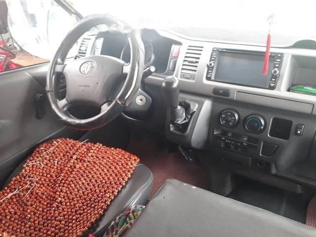 Toyota Hiace   2011 - Bán Toyota Hiace đời 2011, màu bạc chính chủ