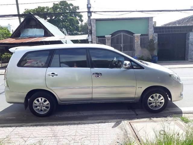 Toyota Innova G 2010 - Cần bán lại xe Toyota Innova G sản xuất 2010, màu bạc chính chủ