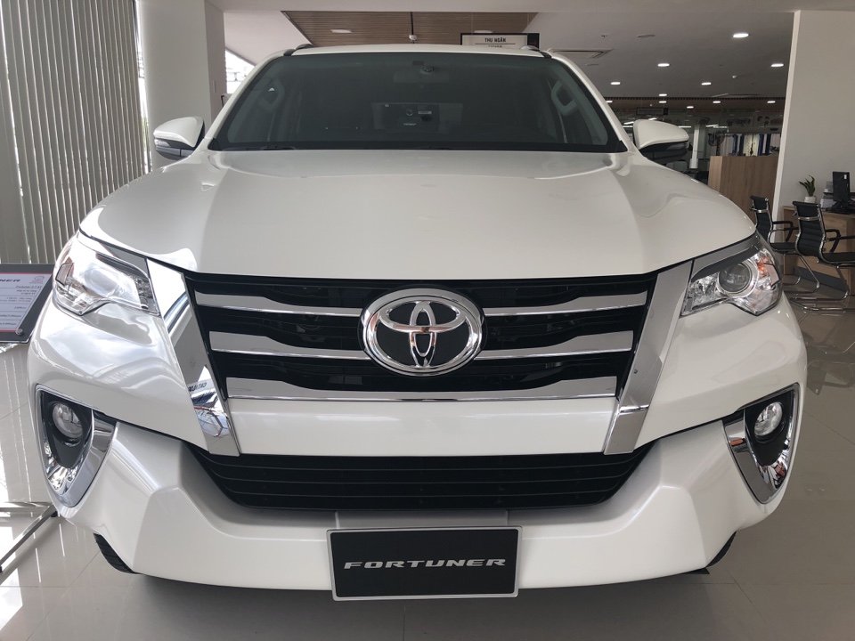 Toyota Fortuner  2.4G (4x2) MT 2018 - Bán Toyota Fortuner G đời 2018, màu trắng, nhập khẩu nguyên chiếc
