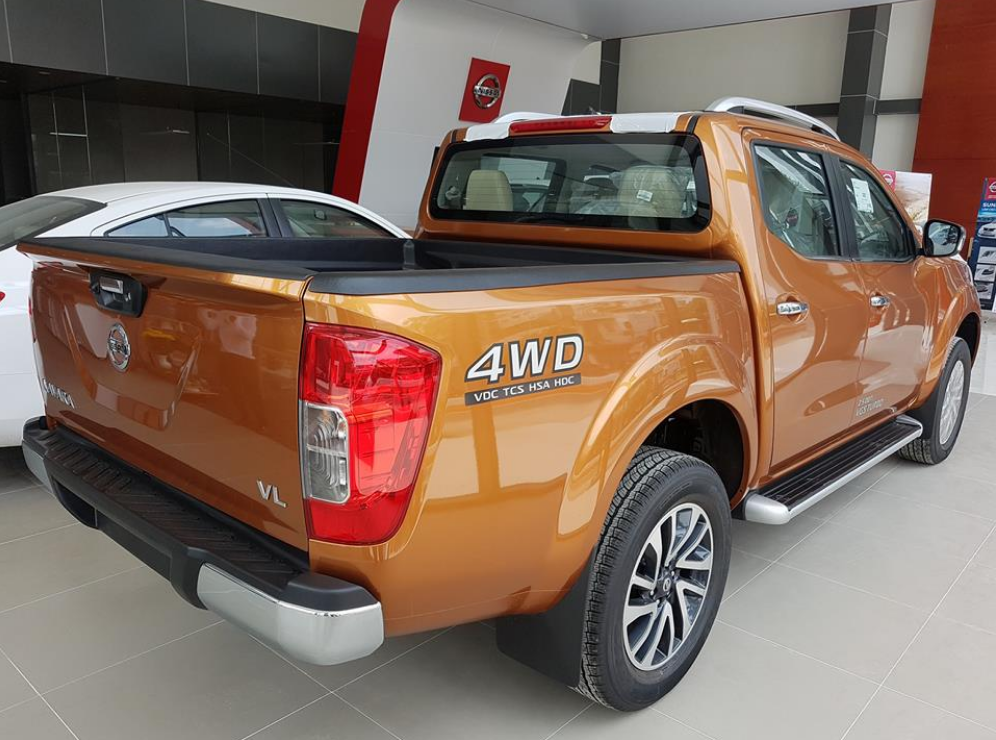 Nissan Navara VL 2018 - Bán xe Nissan Navara VL năm sản xuất 2018, màu cam, nhập khẩu, 785 triệu