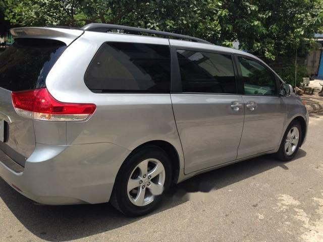 Toyota Sienna   2011 - Bán Toyota Sienna năm sản xuất 2011, màu bạc, xe nhập