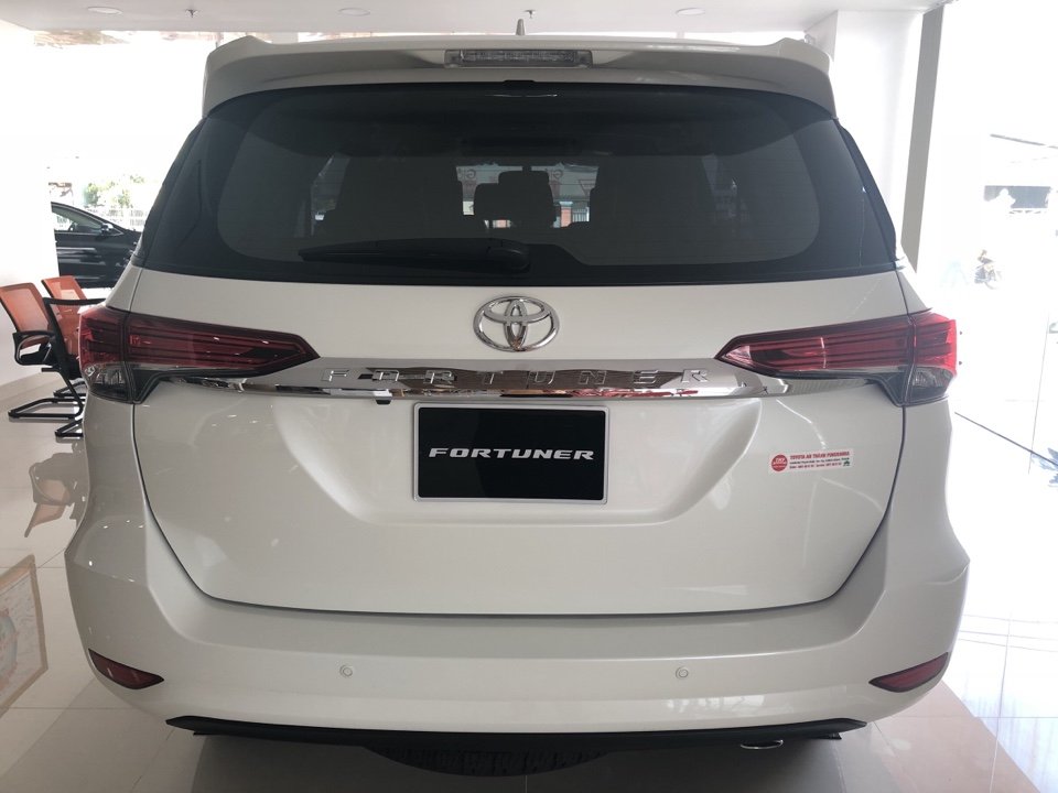 Toyota Fortuner  2.4G (4x2) MT 2018 - Bán Toyota Fortuner G đời 2018, màu trắng, nhập khẩu nguyên chiếc