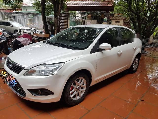 Ford Focus 2010 - Cần bán Ford Focus năm sản xuất 2010, màu trắng  