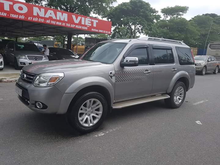Ford Everest 2.5AT 2013 - Bán Ford Everest 2.5AT đời 2013, màu hồng