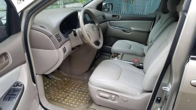 Toyota Sienna  LE   2008 - Cần bán gấp Toyota Sienna LE sản xuất năm 2008 còn mới, giá 730tr