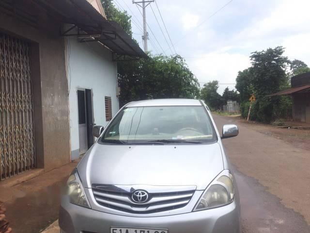 Toyota Innova 2011 - Cần bán gấp Toyota Innova đời 2011, màu bạc, giá 445tr