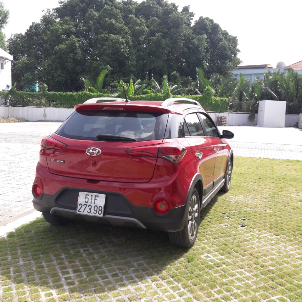 Hyundai i20 Active AT 2015 - Bán ô tô Hyundai i20 Active đời 2015, màu đỏ, xe nhập