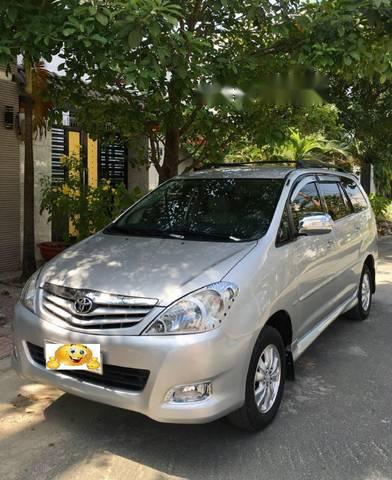 Toyota Innova G 2011 - Bán Toyota Innova G đời 2011, màu bạc xe gia đình