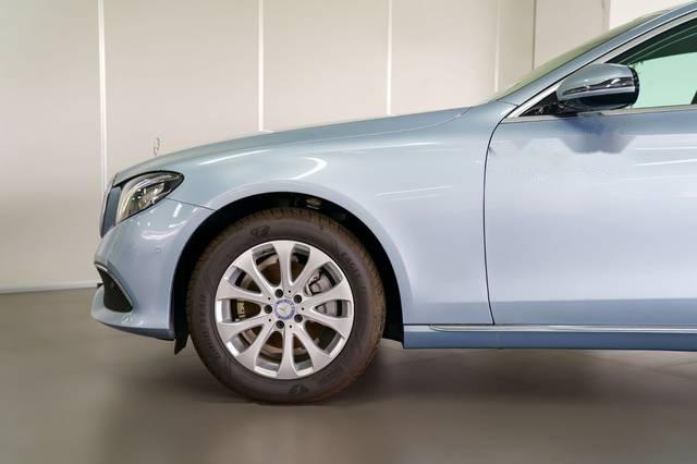 Mercedes-Benz E class  E200 2017 - Cần bán lại xe Mercedes E200 đời 2017, màu xanh  