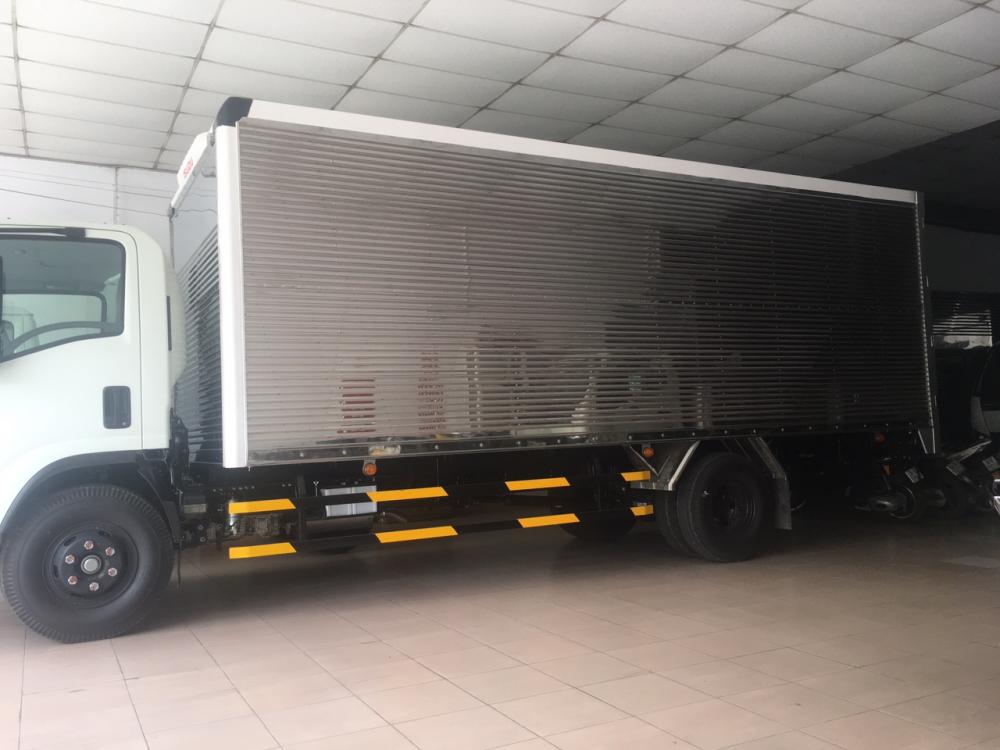 Xe tải 5 tấn - dưới 10 tấn 2018 - Bán xe tải Isuzu 5 tấn thùng dài, trả trước 90tr nhận xe ngay, xe đời 2018 giá cực mềm