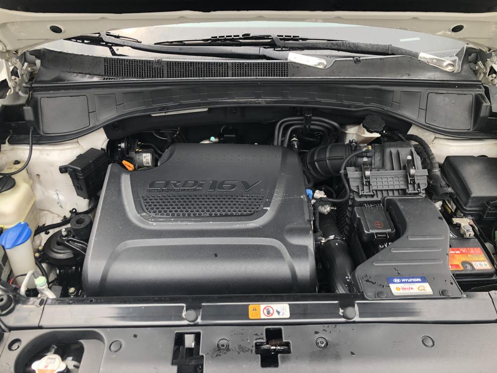 Hyundai Santa Fe SE 3.3 AT AWD 2016 - Bán Santa Fe 2016 CDI máy dầu số tự động 100km 8 lít. Màu trắng, hàng full đủ đồ
