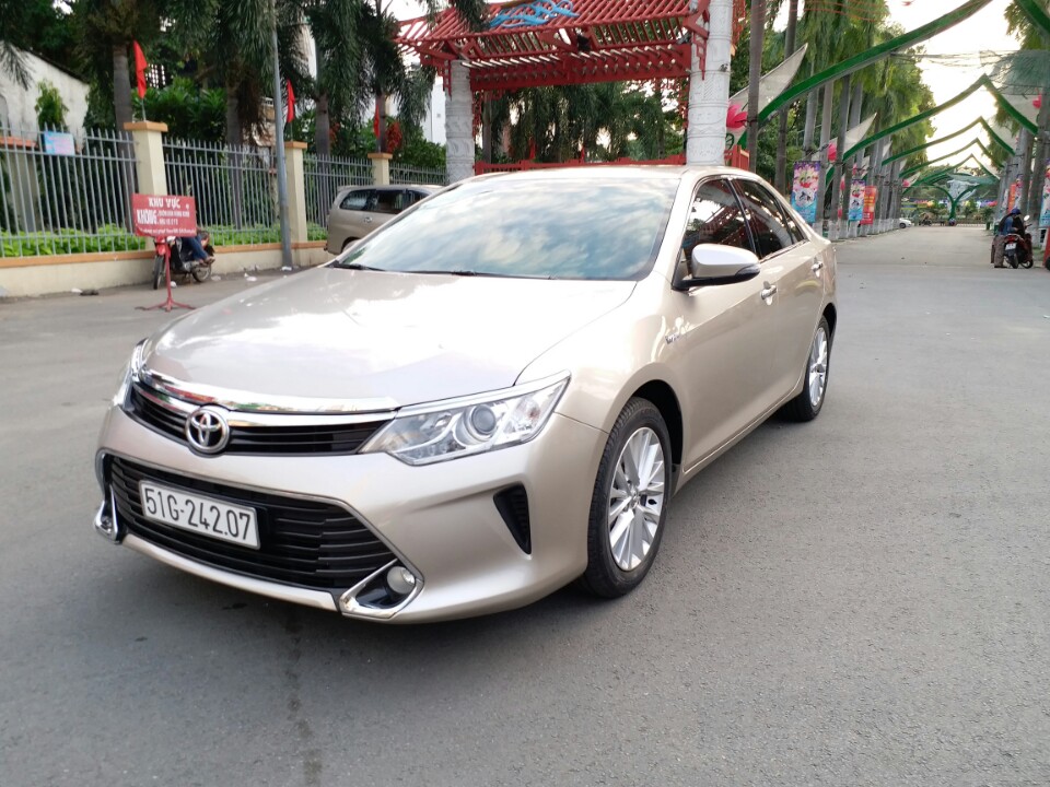 Toyota Camry 2.0AT 2017 - Bán Toyota Camry 2.0AT sản xuất năm 2017, xe nhập