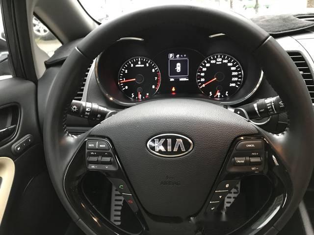 Kia Cerato 1.6 2016 - Cần bán gấp Kia Cerato 1.6 2016, giá 589tr