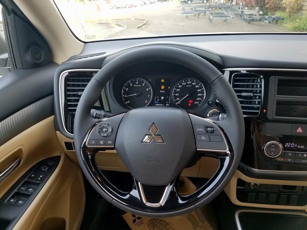 Mitsubishi Outlander 2.0 CVT  2018 - [TP. Hồ Chí Minh] bán Mitsubishi Outlander 2.0 CVT 2018, giá tốt, hỗ trợ cho vay 80% xe