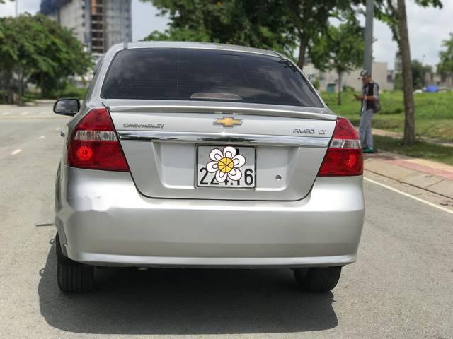 Chevrolet Aveo 2015 - Cần bán Chevrolet Aveo năm 2015, màu bạc chính chủ