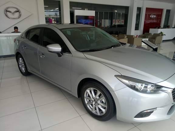 Mazda 3 1.5 AT 2018 - Bán xe Mazda 3 1.5 AT đời 2018, màu bạc, giá tốt. L/H Mr. Tiến 0938900141 hoặc 0974188277