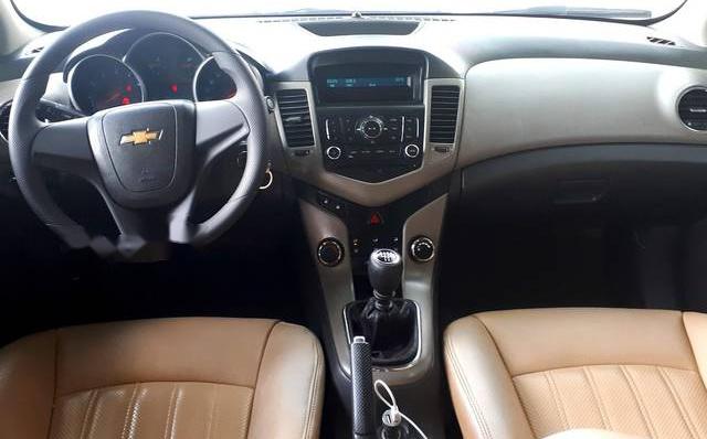 Chevrolet Cruze   2010 - Gia đình bán xe Chevrolet Cruze đời 2010, xe còn nguyên bản, máy nổ êm ru