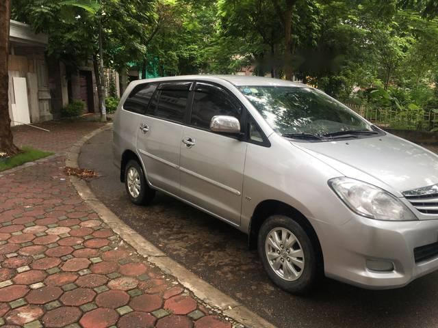 Toyota Innova    2.0G  2011 - Bán Toyota Innova 2.0G đời 2011, màu bạc chính chủ 