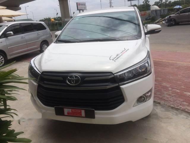 Toyota Innova   E   2017 - Bán xe Toyota Innova 2.0E, số sàn, sản xuất 2017, màu trắng, máy xăng