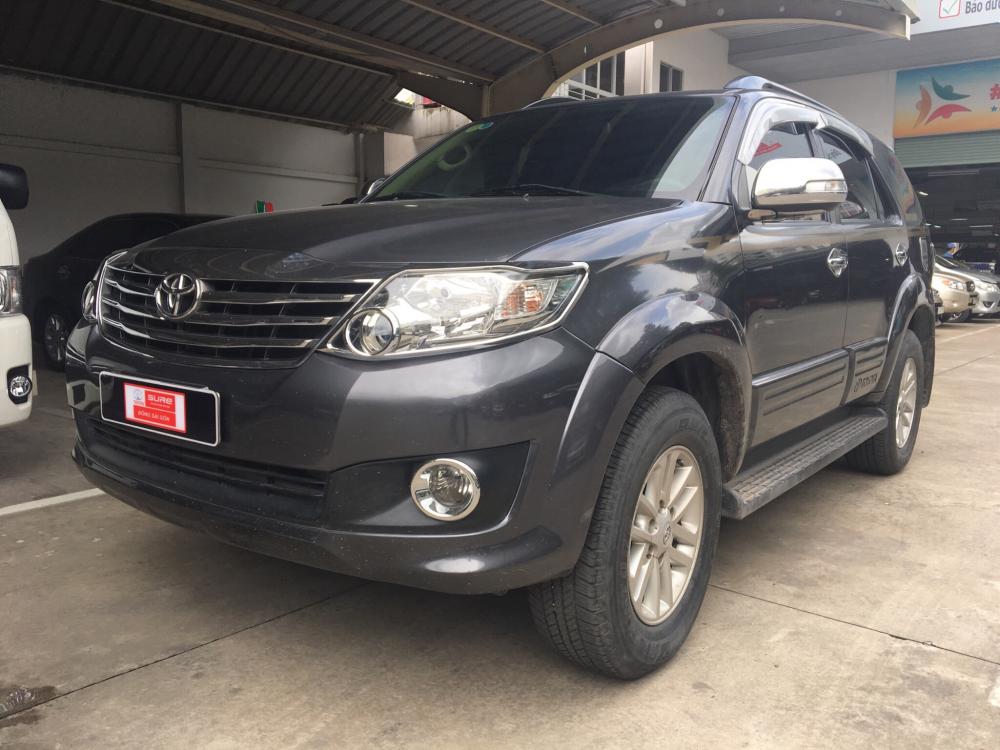 Toyota Fortuner G 2012 - Bán Fortuner máy dầu 2012 xám lông chuột, xe siêu đẹp