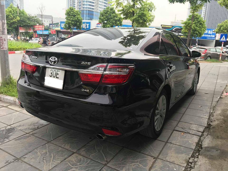 Toyota Camry 2.0E 2017 - Cần bán lại xe Toyota Camry 2017, form 2018