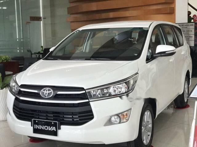 Toyota Innova   2.0E-MT  2018 - Bán Toyota Innova 2.0E-MT đời 2018, màu bạc, giá 743tr