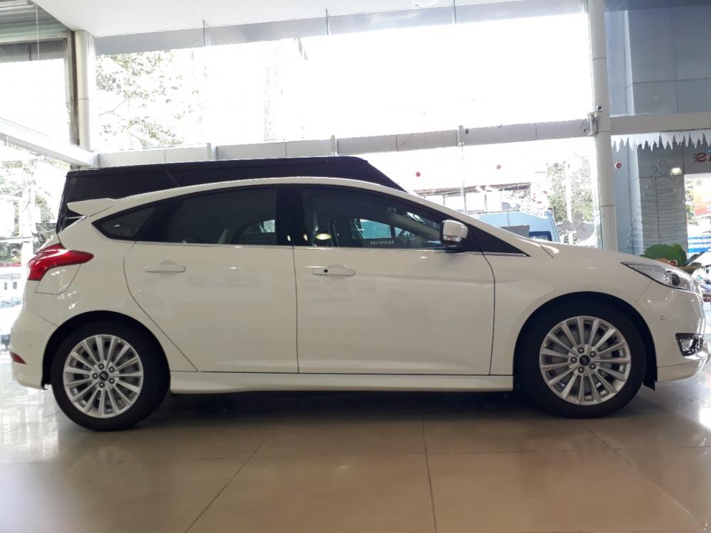 Ford Focus Sport 2018 - Bán Ford Focus Sport và Titanium 2018, full option, ưu đãi khủng, trả góp 90% chỉ 173 triệu lấy xe liền. Hotline 0938807092