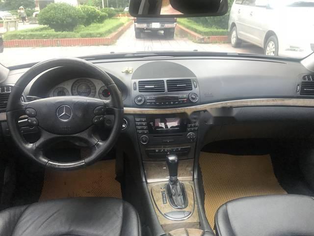 Mercedes-Benz E class  E200  2006 - Cần bán gấp Mercedes E200 sản xuất năm 2006, màu đen, 399tr