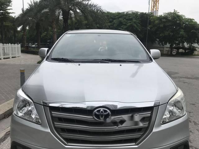 Toyota Innova   E MT 2015 - Bán Toyota Innova số sàn, 7 chỗ, Đk 2015 chính chủ sử dụng từ đầu, màu ghi bạc, biển Hà Nội