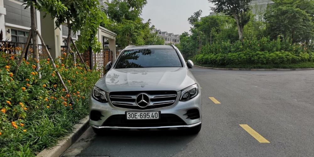 Mercedes-Benz GLC-Class GLC 300 4matic 2017 - Cần bán Mercedes GLC 300 sản xuất 2017, màu bạc, 4matic