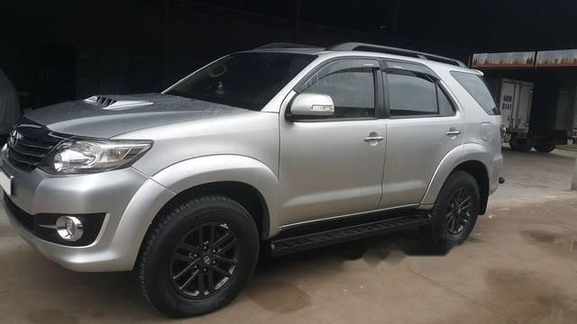 Toyota Fortuner 2015 - Bán Toyota Fortuner đời 2015, màu bạc, giá tốt