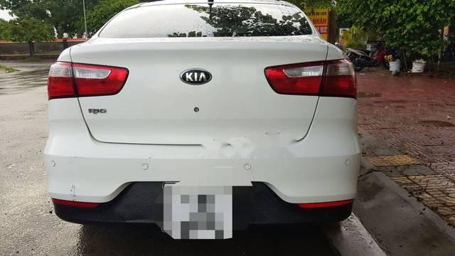 Kia Rio 2015 - Cần bán xe Kia Rio sản xuất năm 2015, màu trắng số sàn