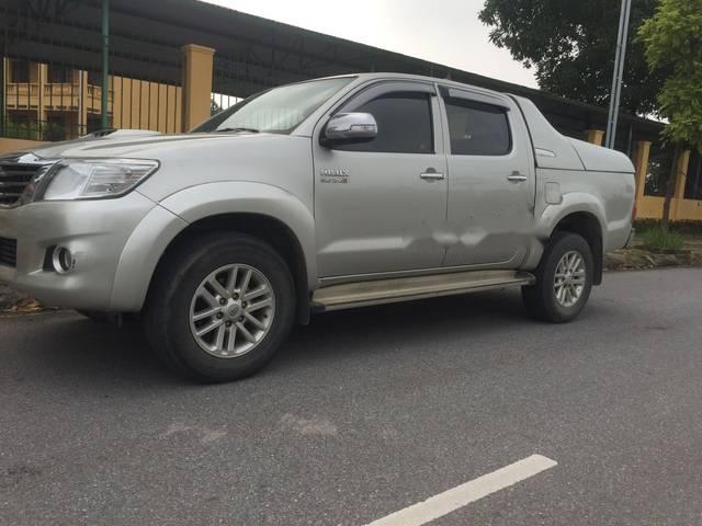 Toyota Hilux   3.0G 2014 - Cần bán xe Toyota Hilux 3.0G sản xuất năm 2014, màu bạc