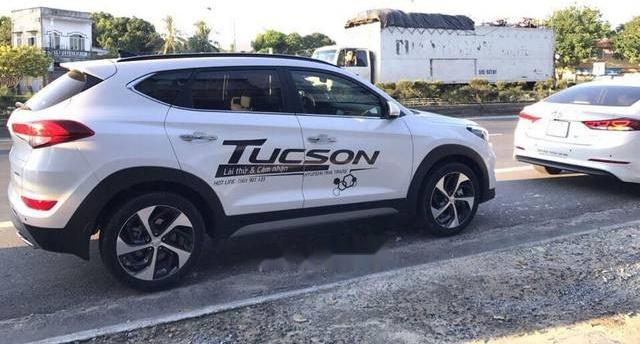 Hyundai Tucson 2018 - Cần bán xe Hyundai Tucson đời 2018, màu trắng, giá tốt