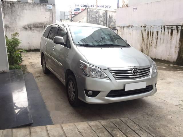 Toyota Innova   E  MT 2013 - Bán xe Toyota Innova E 2013 số sàn, màu bạc zin, xe đi được 93.000 km