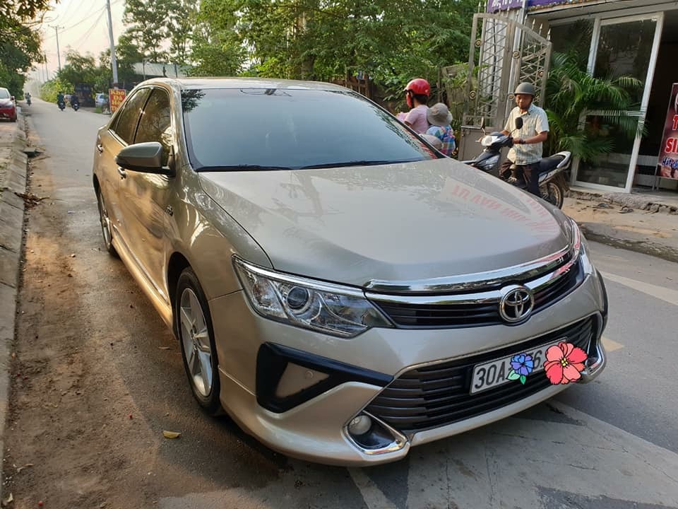 Toyota Camry Q 2015 - Bán xe Toyota Camry 2.5Q đời 2015 form mới, màu vàng cát