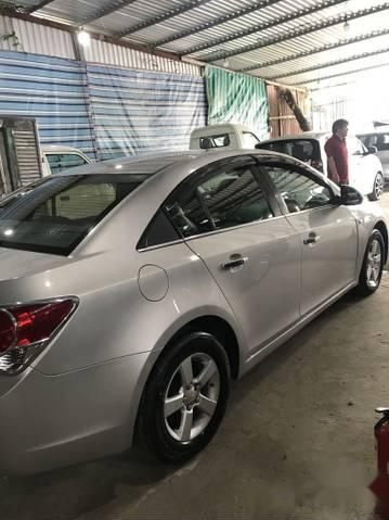 Chevrolet Cruze    2010 - Cần bán gấp Chevrolet Cruze sản xuất 2010, màu bạc 