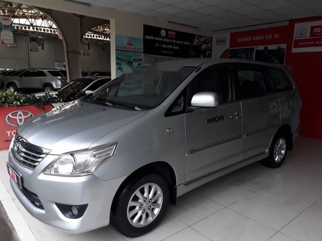 Toyota Innova   E MT 2012 - Bán xe Toyota Innova 2.0E, số sàn, sản xuất 2012, màu bạc, máy xăng