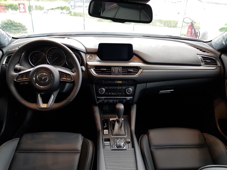 Mazda 6 2.0 Premium 2018 - Bán Mazda 2.0 Premium sản xuất 2018 - LH Ms. Dung 0977759946