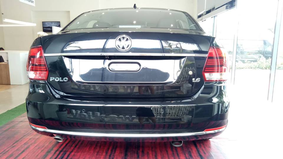 Volkswagen Polo 2016 - Bán ô tô Volkswagen Polo sản xuất năm 2016, màu đen, nhập khẩu nguyên chiếc