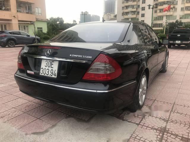 Mercedes-Benz E class  E200  2006 - Cần bán gấp Mercedes E200 sản xuất năm 2006, màu đen, 399tr