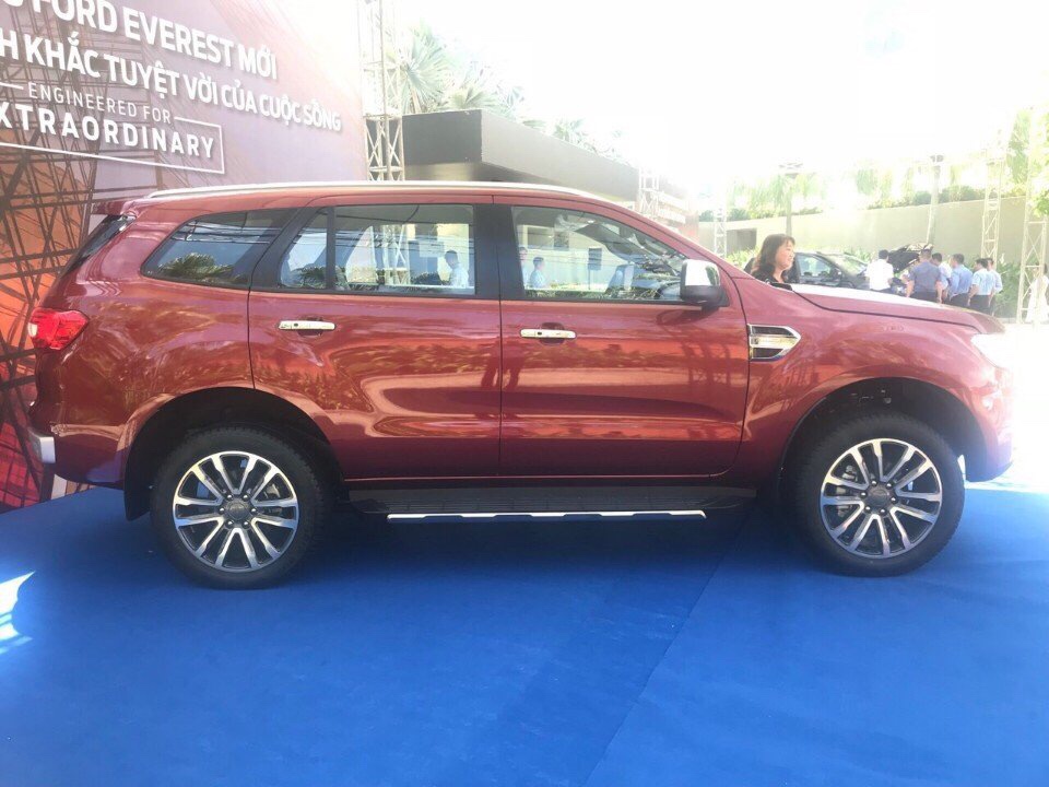 Ford Everest Titanium 2019 - Bán Ford Everest 2018 mới 100% khuyến mãi lớn, đủ màu, tặng phụ kiện, hỗ trợ trả góp 85%. LH: 0942552831